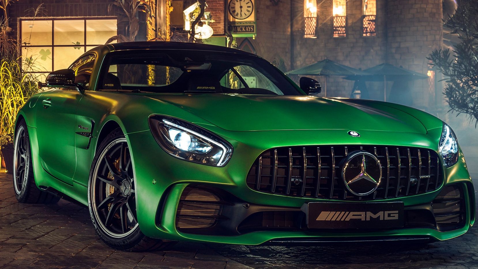 Mercedes-AMG GT R Pro не вдалося випередити Porsche 911