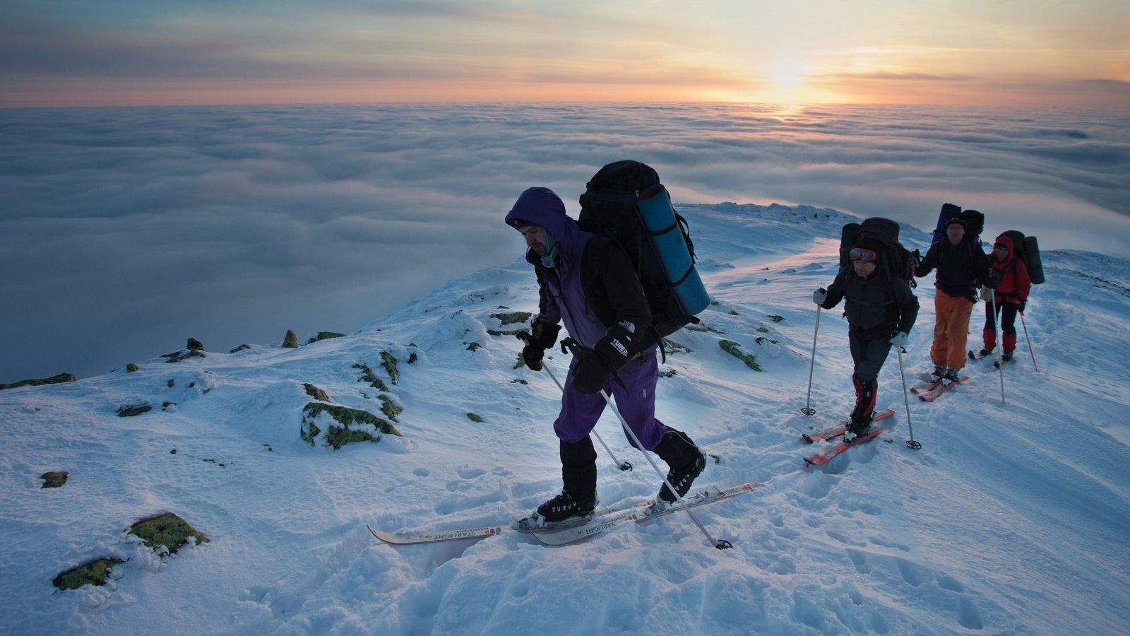 У Карпатах повністю замерз водоспад: казкові фото