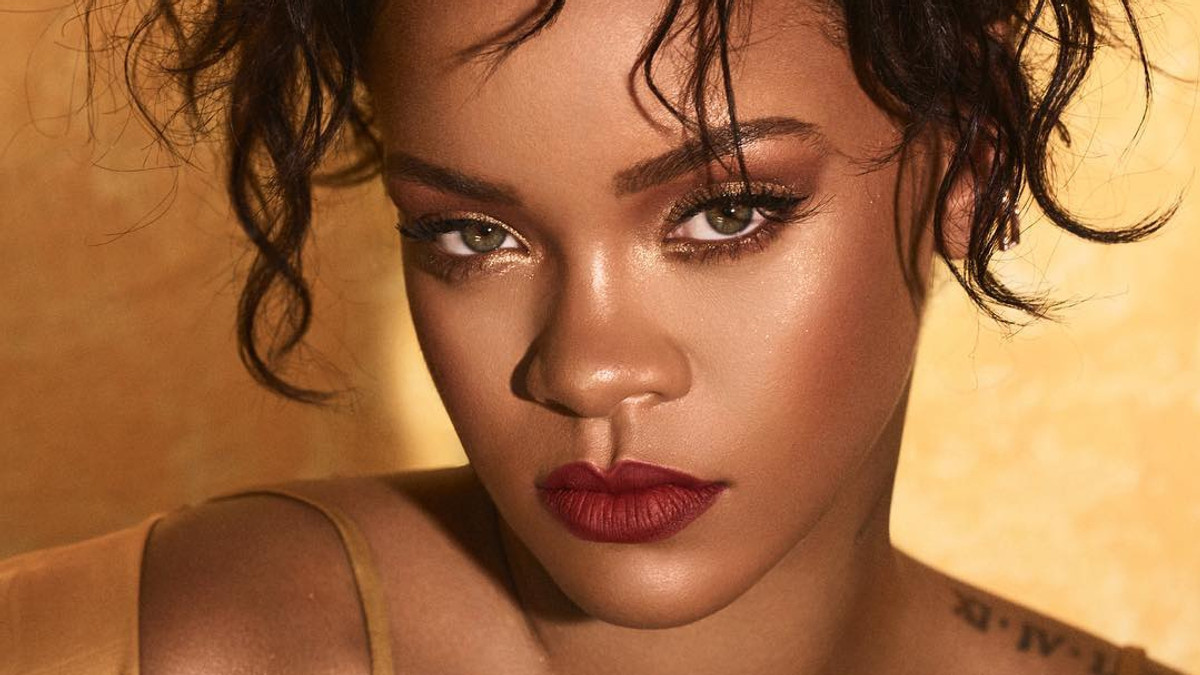 Rihanna роздяшлась у рекламі - фото 1