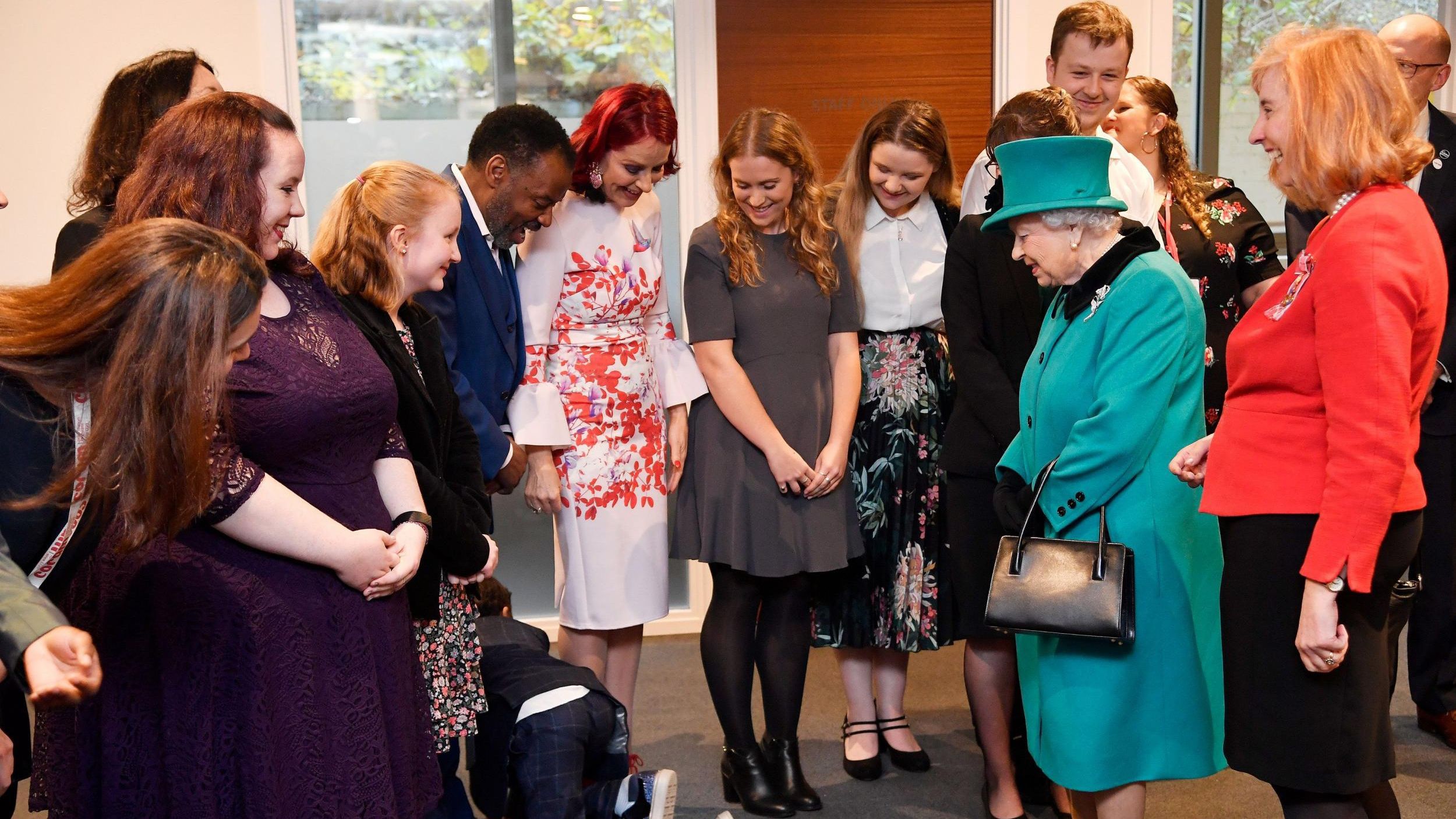 Хлопчик втік із зустрічі з Єлизаветою ІІ: курйозне відео