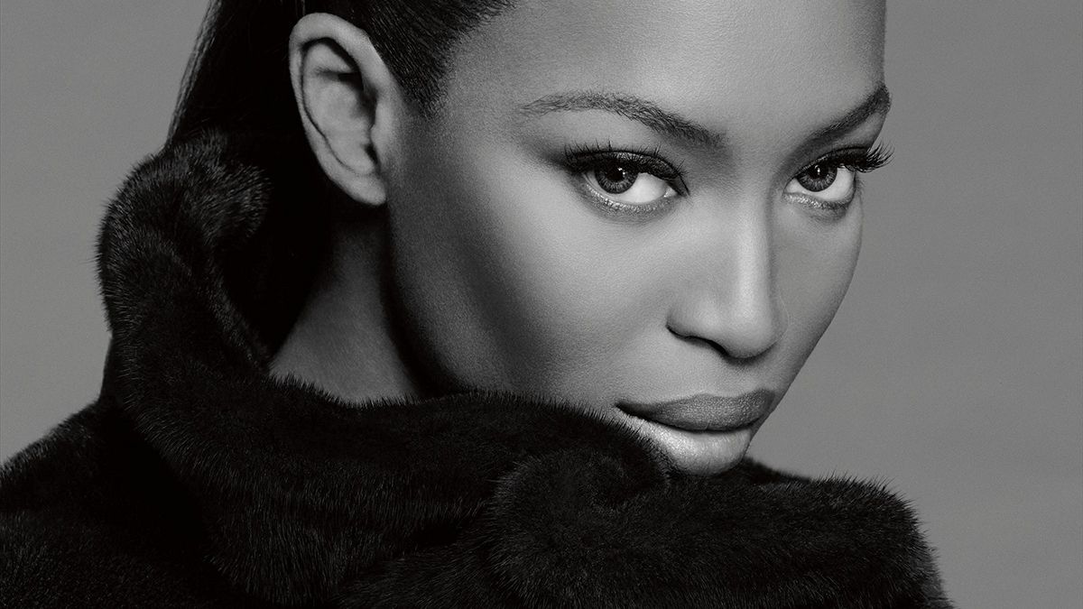 Наомі Кемпбелл вразила публіку шикарним образом