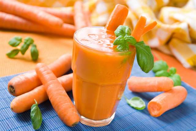 Науковці розповіли, чому варто щодня пити морквяний сік - фото 293661