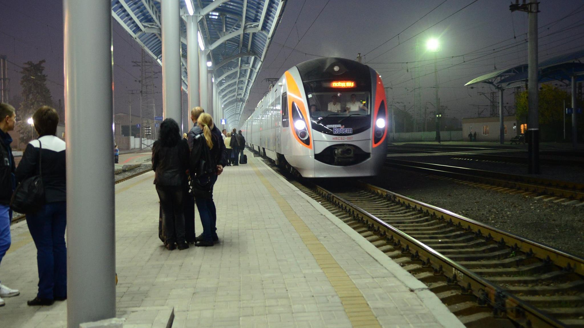 Укрзалізниця обіцяє збільшувати тривалість роботи залізничних кас - фото 1