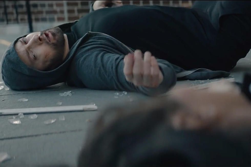 Емінема закопують у новому кліпі на трек Good Guy (відео)