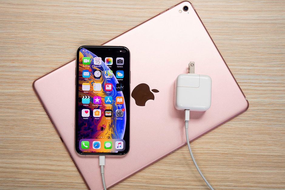 Швидка зарядка, сер! Apple вирішила підзаробити на своїх клієнтах