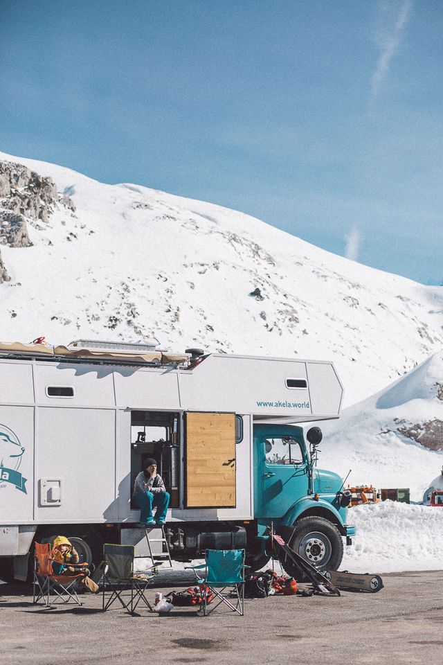 Родина все продала і відправилась у мандри світом: яскраві фото - фото 294349