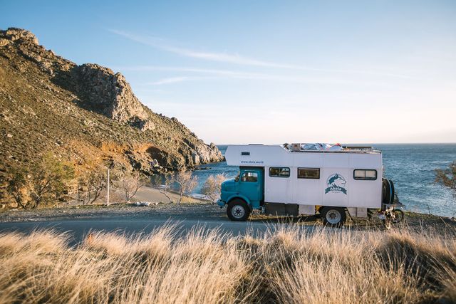 Родина все продала і відправилась у мандри світом: яскраві фото - фото 294360