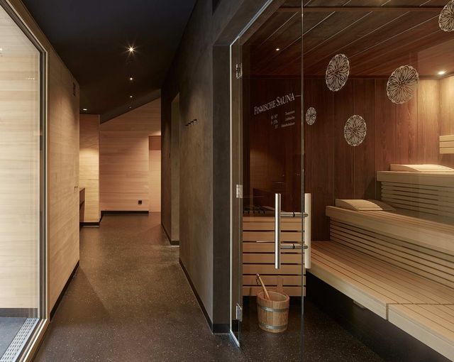 Архітектори створили дім для відпочинку біля Альп: яскраві фото - фото 294539