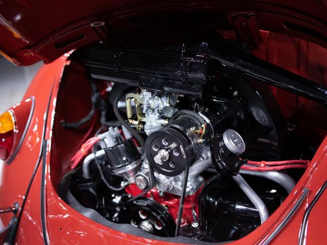 Volkswagen безкоштовно відреставрував легендарний Beetle - фото 294550