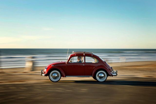 Volkswagen безкоштовно відреставрував легендарний Beetle - фото 294553