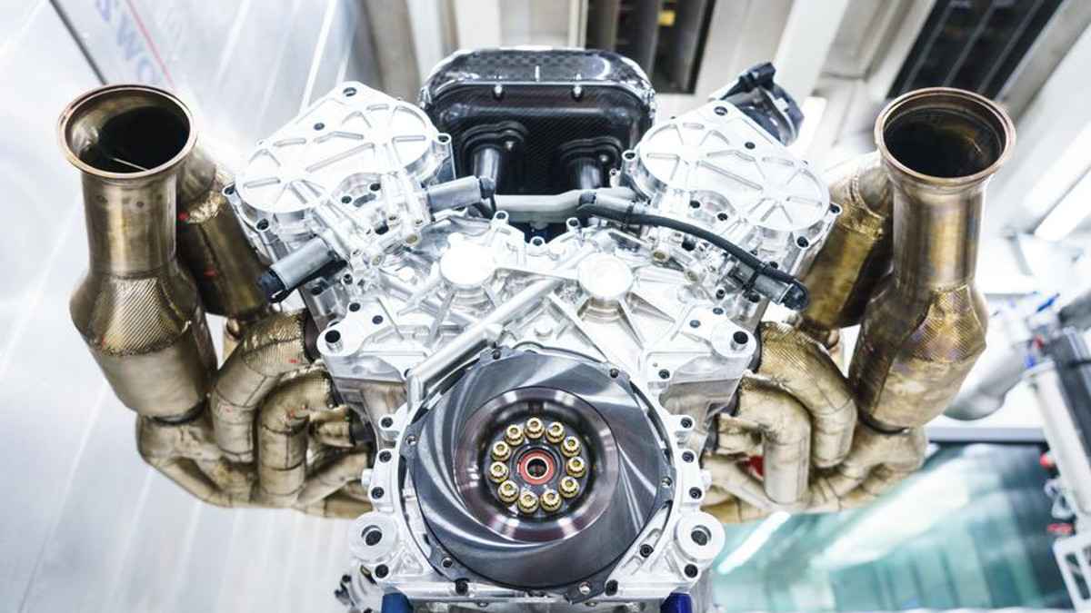 Надзвичайно потужний двигун для Aston Martin - фото 1