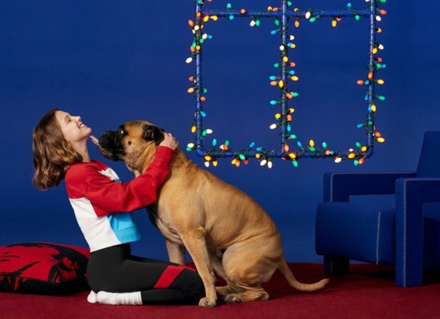 Міллі Боббі Браун знялася у святковому кампейні Calvin Klein - фото 294883