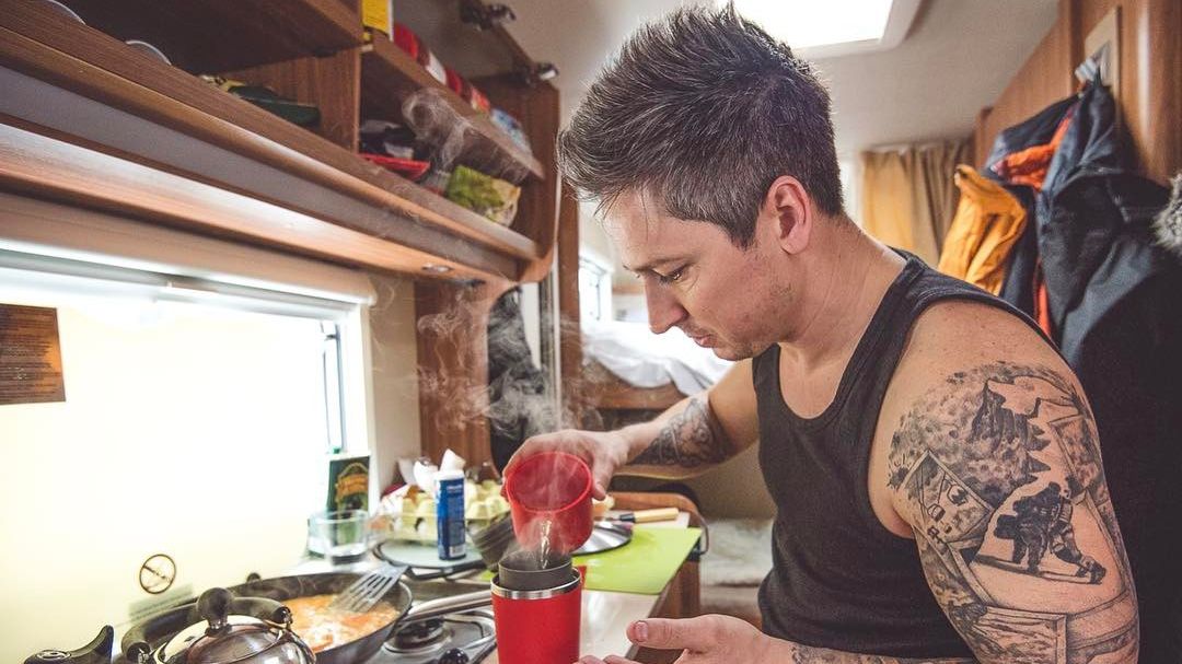 Педан спародіював голе фото Олі Полякової