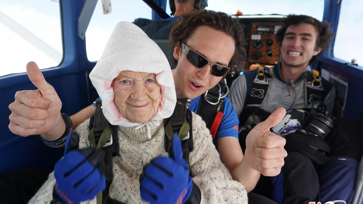 Ця бабця планує стрибнути з парашутом і у 105 років - фото 1