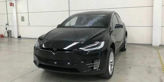 Представлена броньована версія Tesla Model X- фото 295133