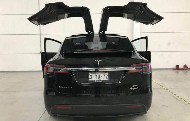 Представлена броньована версія Tesla Model X- фото 295134