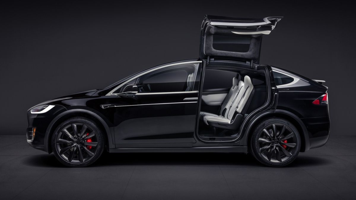 Представлена броньована версія Tesla Model X