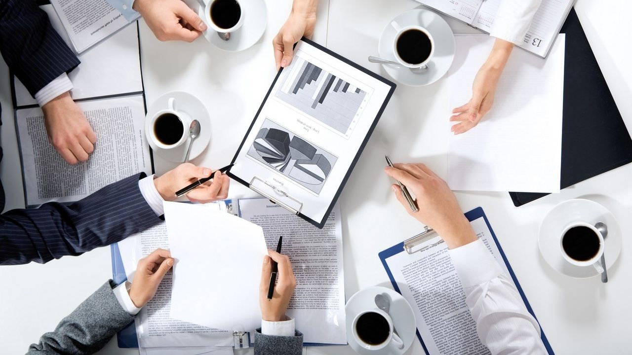 Прийом їжі із загальної тарілки сприяє більш продуктивній співпраці - фото 1