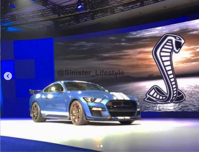 З молотка піде перший Ford Mustang Shelby- фото 295396