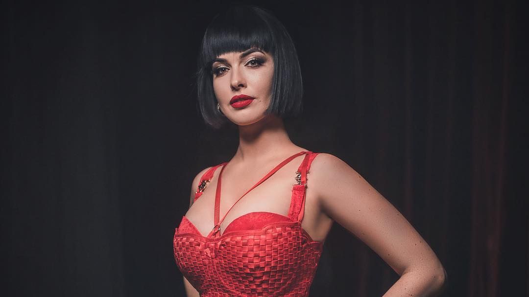 Даша Астаф'єва повністю роздяглася для нової гарячої фотосесії