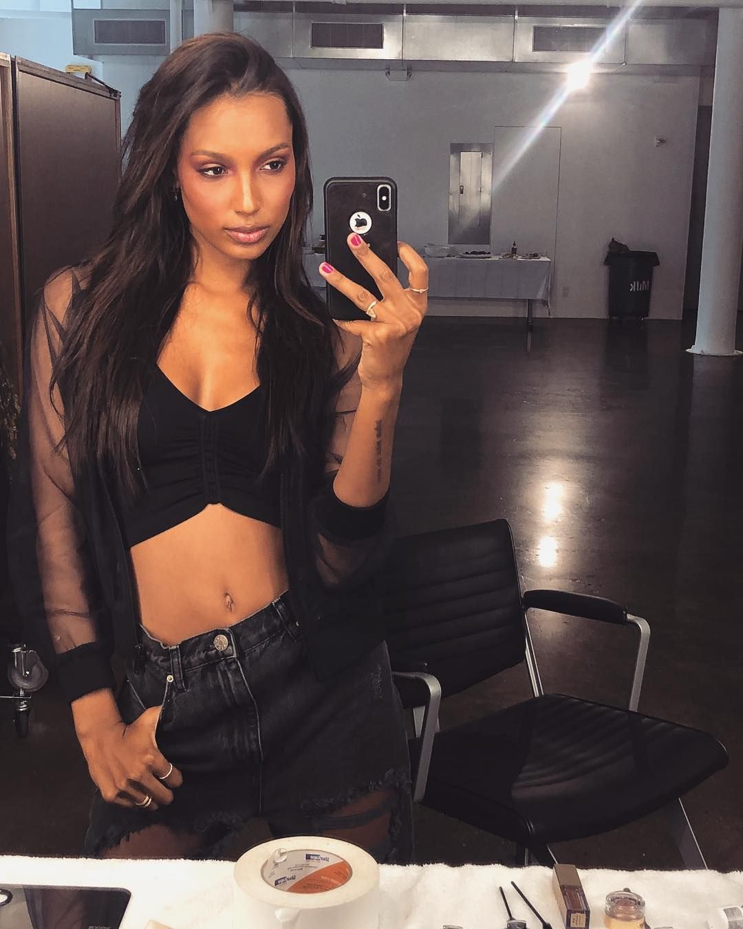 Жасмін Тукс показала вправу, яку можна повторити вдома - фото 1