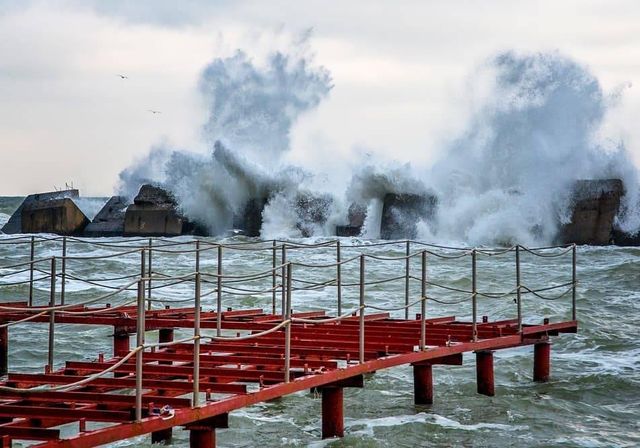 Зимовий шторм в Одесі: вражаючі фото - фото 295589