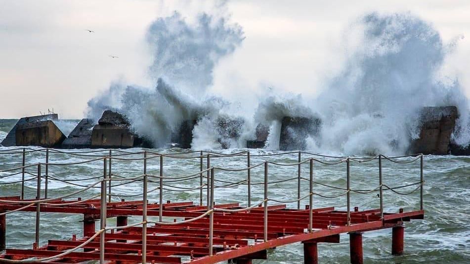Зимовий шторм в Одесі: вражаючі фото