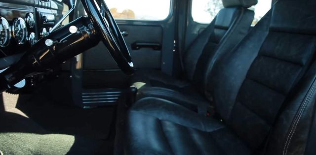 У США старий пікап продають за ціною Ferrari - фото 295644