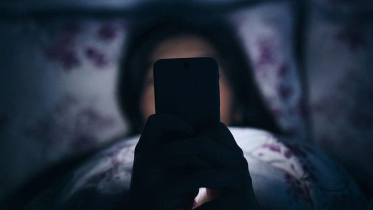 У любителів поговорити по мобільному можуть з'явитися темні ділянки шкіри - фото 1