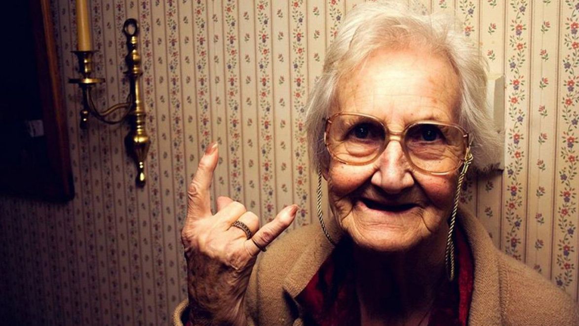 Вчені назвали причину жіночого довголіття