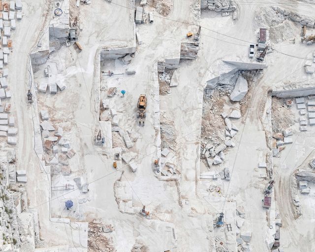 Мармурові каменоломні Італії з висоти: ефектні фото - фото 296154