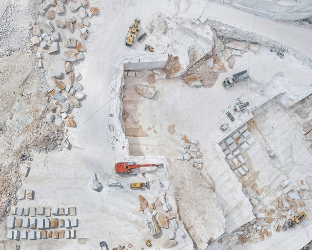 Мармурові каменоломні Італії з висоти: ефектні фото - фото 296159