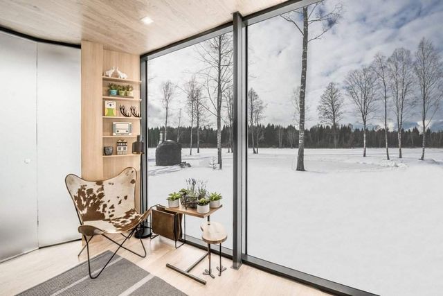 Роздивитися цей дзеркальний будинок дуже непросто - фото 296265