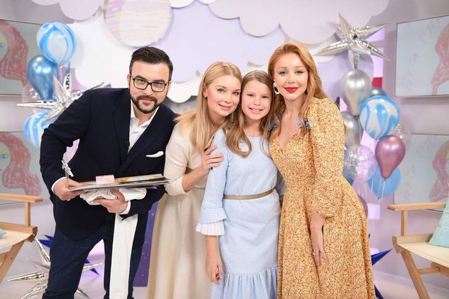 Тіна Кароль підкреслила фігуру шикарною сукнею - фото 296275