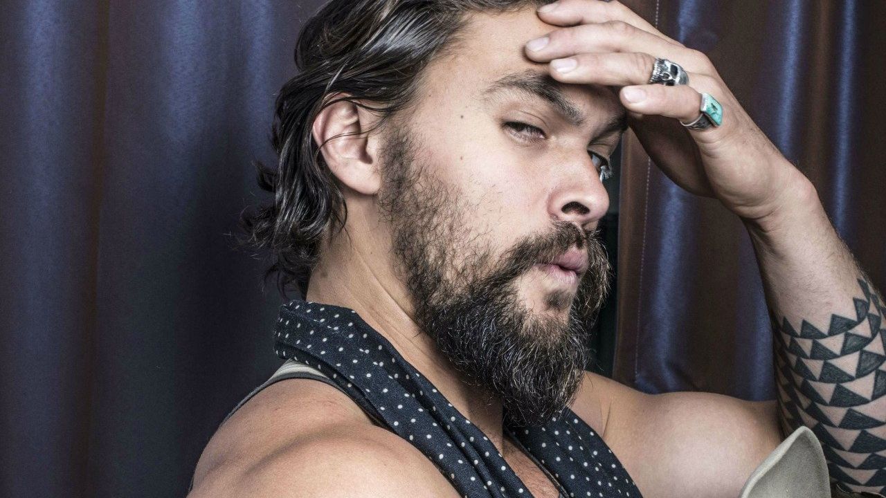 Аквамен розвеселив мережу жіночою зачіскою