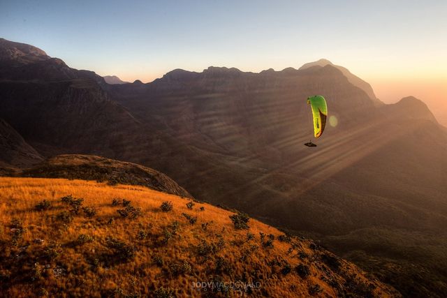 Захопливі пригоди фотографа Джоді Макдональд: ефектні кадри - фото 296325