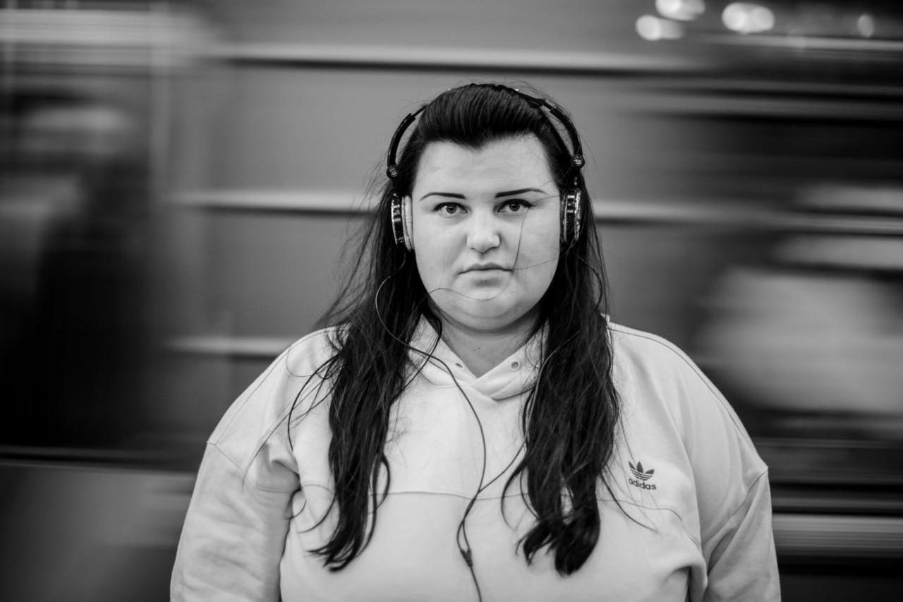 alyona alyona позує в купальнику - фото 1