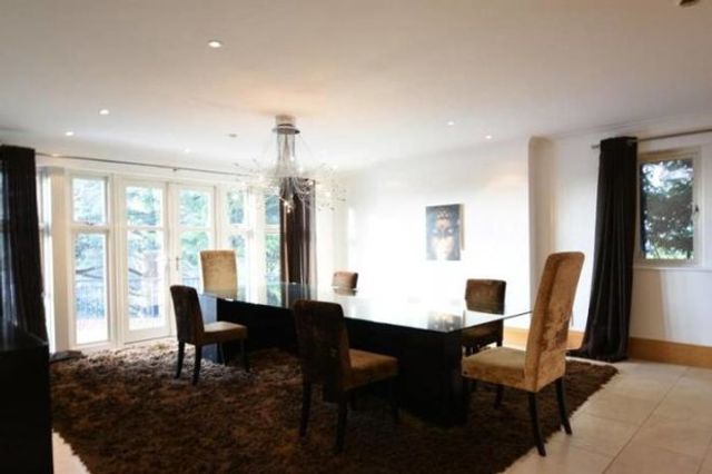 Роналду продає свій особняк у Манчестері - фото 296520