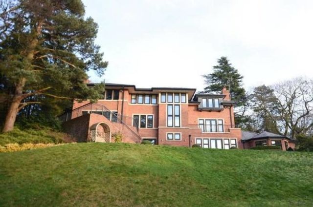 Роналду продає свій особняк у Манчестері - фото 296522