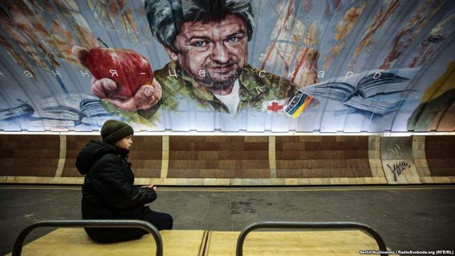 Схід і Захід: у київському метро з'явився потужний арт-об'єкт - фото 296679