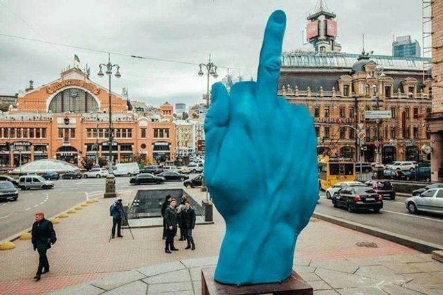 Синя рука у Києві - фото 296770