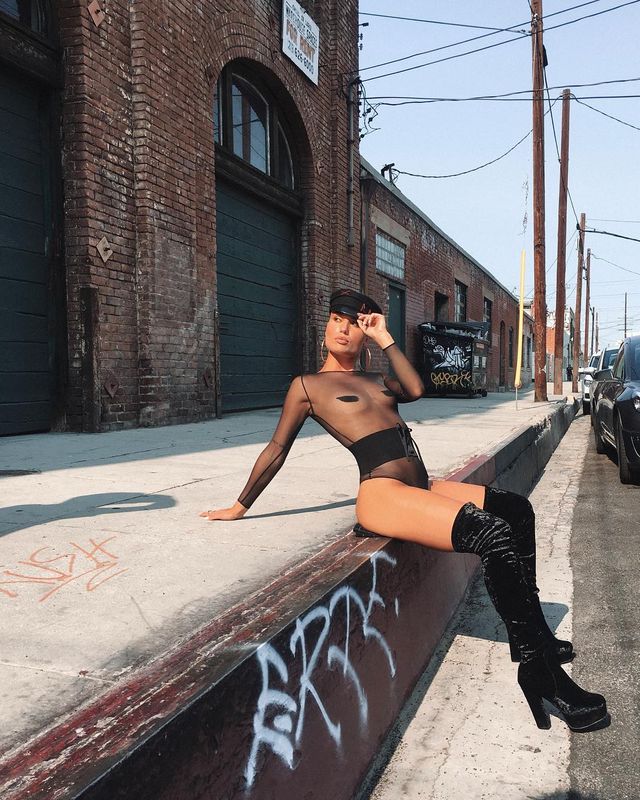 Дівчина тижня: сексуальна Вендела Ліндблом, яка стала першою лисою моделлю Playboy (18+) - фото 297015