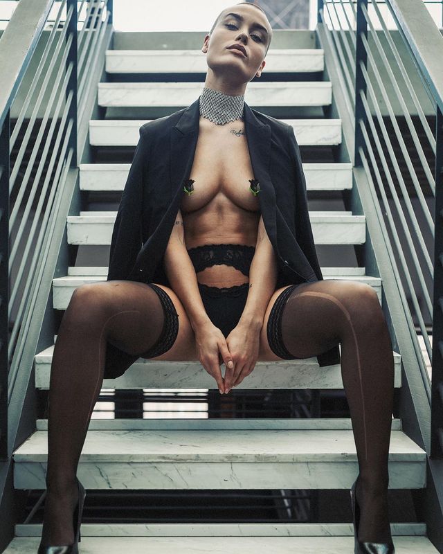 Дівчина тижня: сексуальна Вендела Ліндблом, яка стала першою лисою моделлю Playboy (18+) - фото 297021