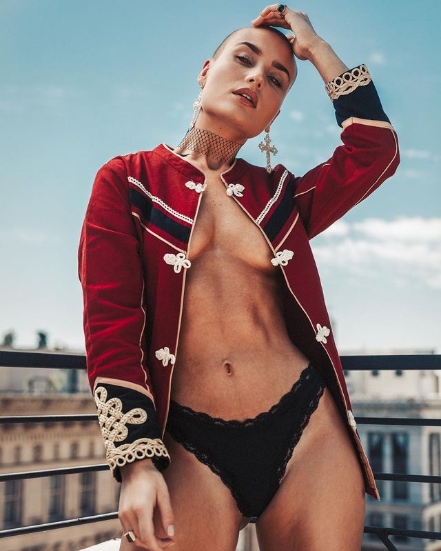 Дівчина тижня: сексуальна Вендела Ліндблом, яка стала першою лисою моделлю Playboy (18+) - фото 297034