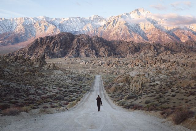 Захопливі подорожі в об'єктиві Елліота Хоукі: яскраві фото - фото 297123