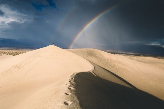 Захопливі подорожі в об'єктиві Елліота Хоукі: яскраві фото - фото 297130