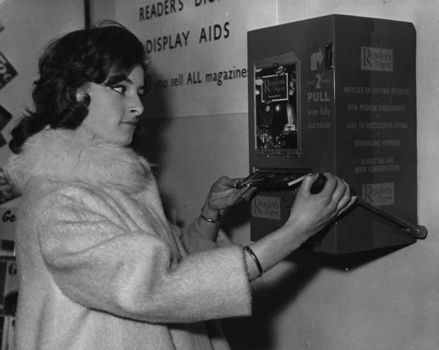 Так виглядали перші торгові автомати у США - фото 297136