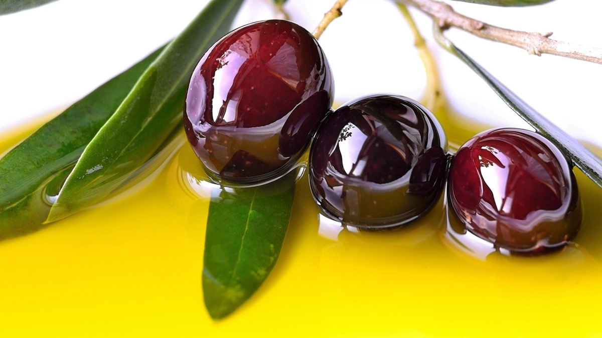 Оливки містять в своєму складі вітамін Е - фото 1
