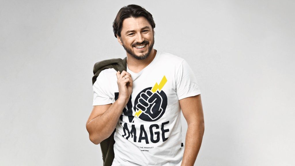 Сергій Притула показав новорічне фото з сім'єю