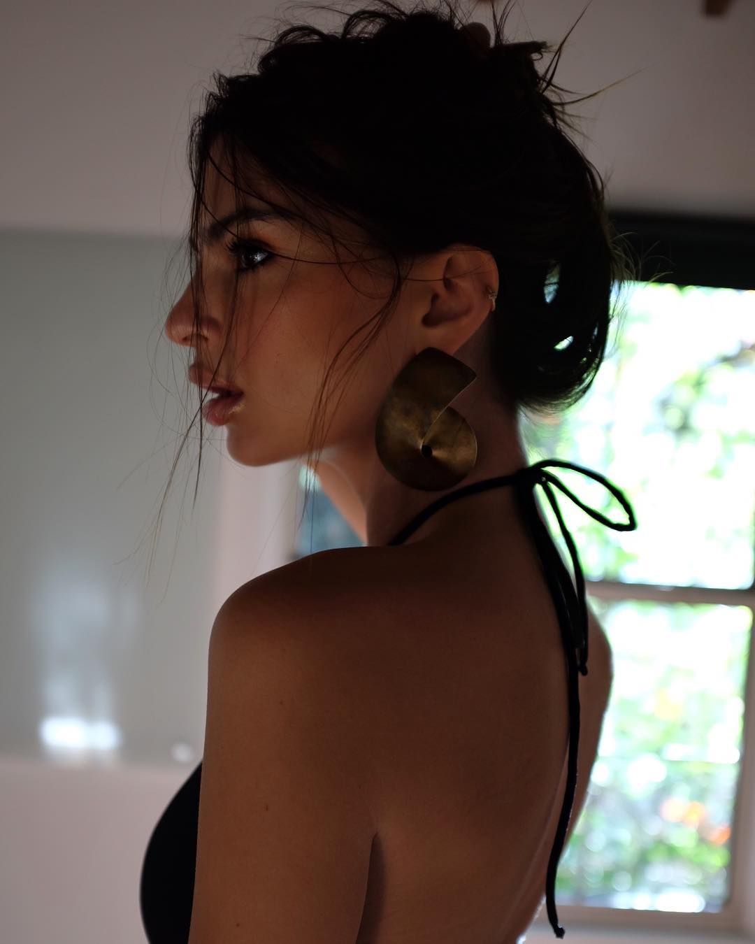 Тільки у купальнику: Емілі Ратажковскі показала свій різдвяний рай